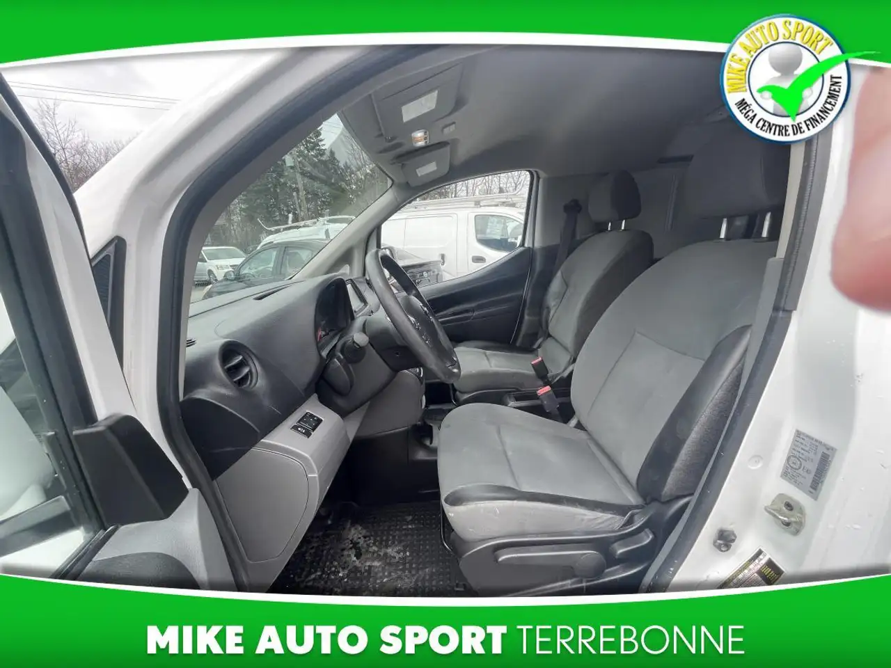Nissan NV200 снимка Nissan NV200
