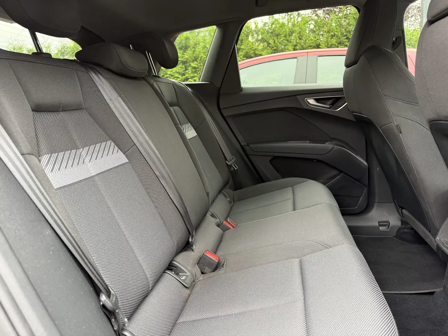 Audi Q4 e-tron 40 Launch edition Advanced 77 kWh, Navi & CarPlay Gri - 2