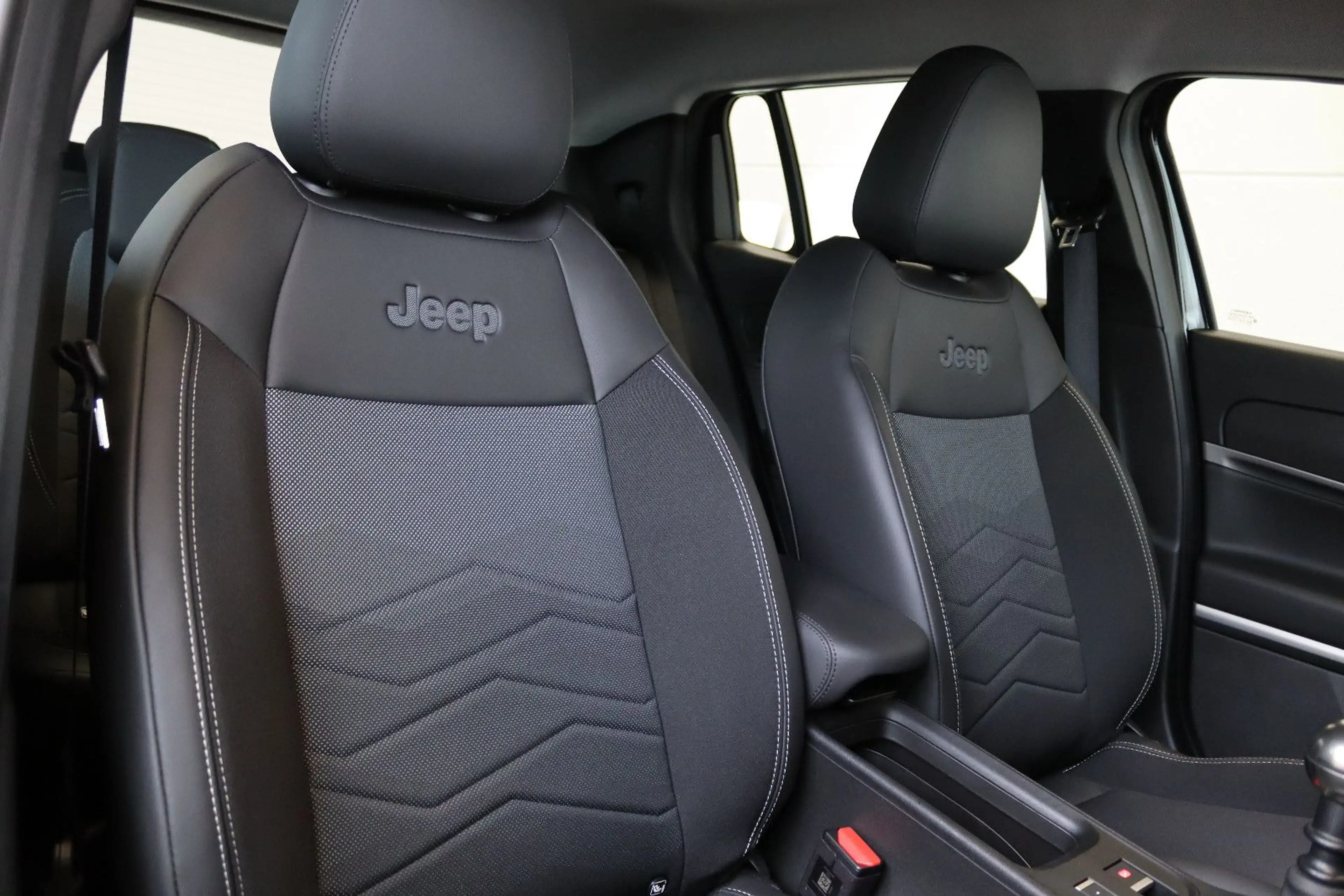 Jeep Avenger Altitude*LED*NAV*RFK*SHZ*JBL*PDC*CarPlay — photo 9