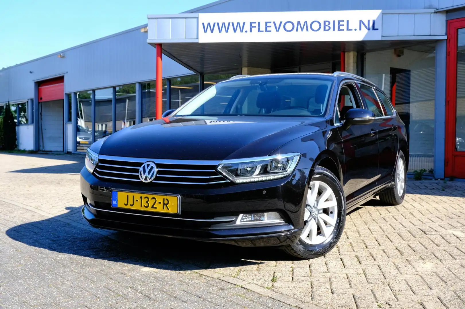 Volkswagen Passat Variant 1.4 TSIACT 150PK Connected Series LED|Navi|PDC|Cli Zwart - 1