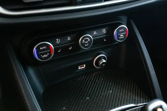 Alfa Romeo Stelvio Quadrifoglio 2,9 V6 ATX AWD Ansicht 9