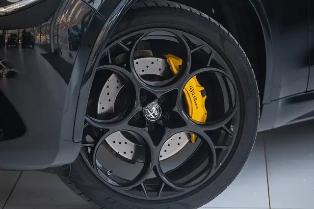 Alfa Romeo Stelvio Quadrifoglio 2,9 V6 ATX AWD Ansicht 4