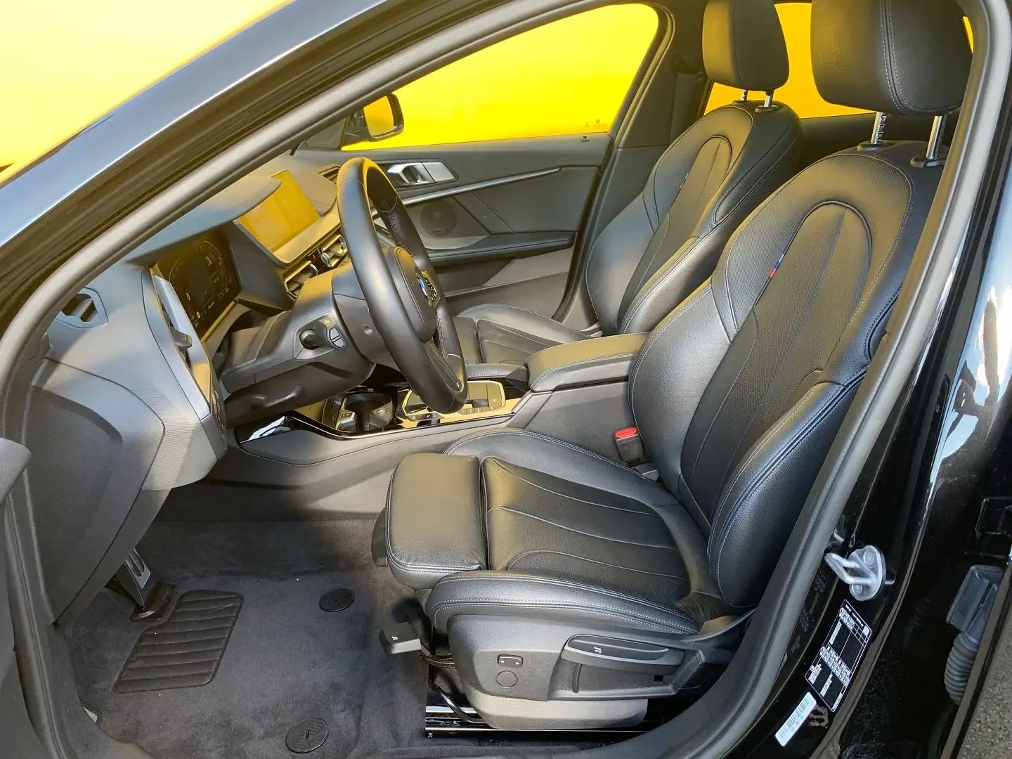 BMW 118 (F40) 118IA 136CH M SPORT DKG7 Zwart - 2