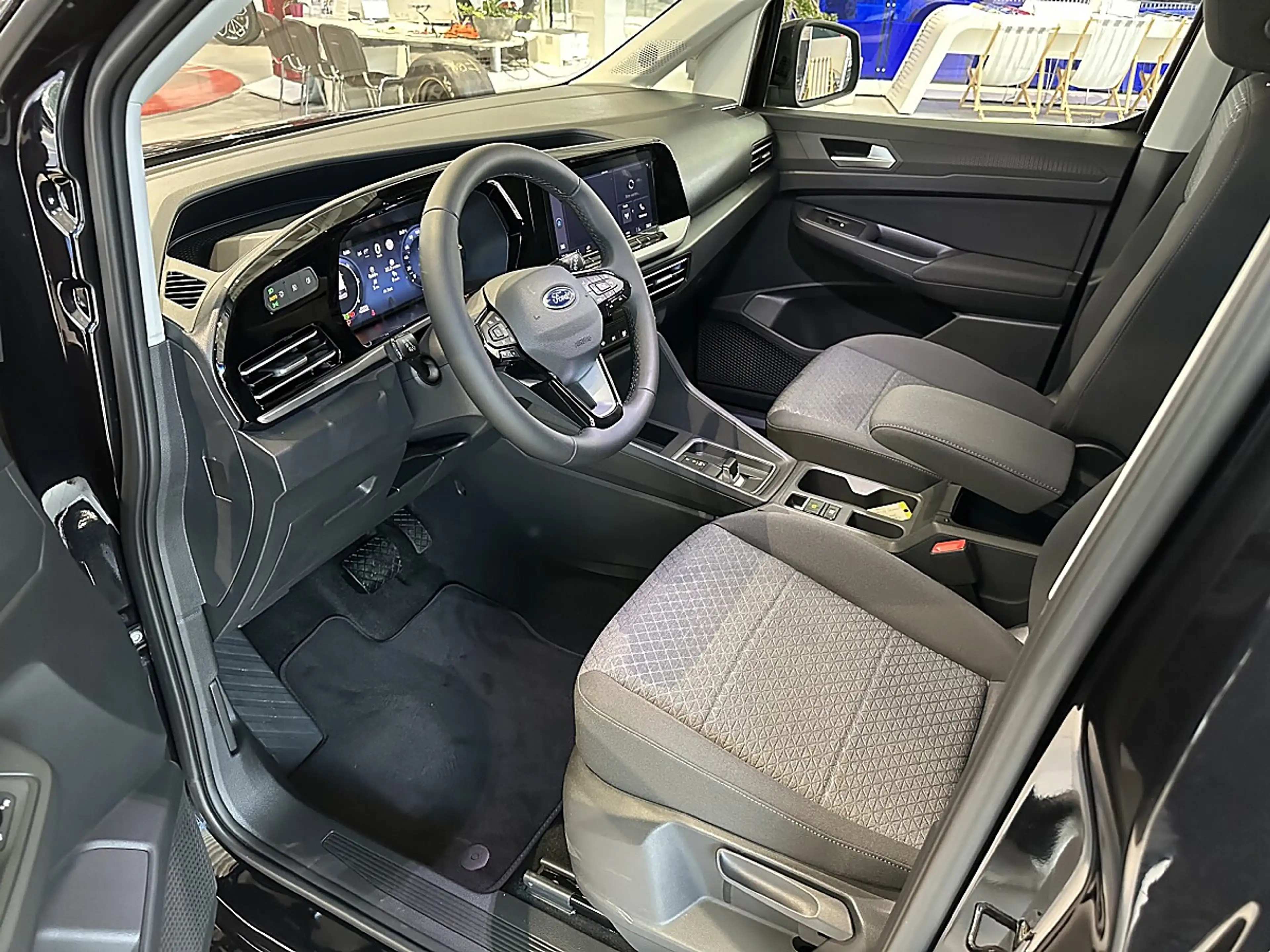 Ford Grand Tourneo Connect 2,0 EcoBlue L2 Titanium Aut. — photo 3