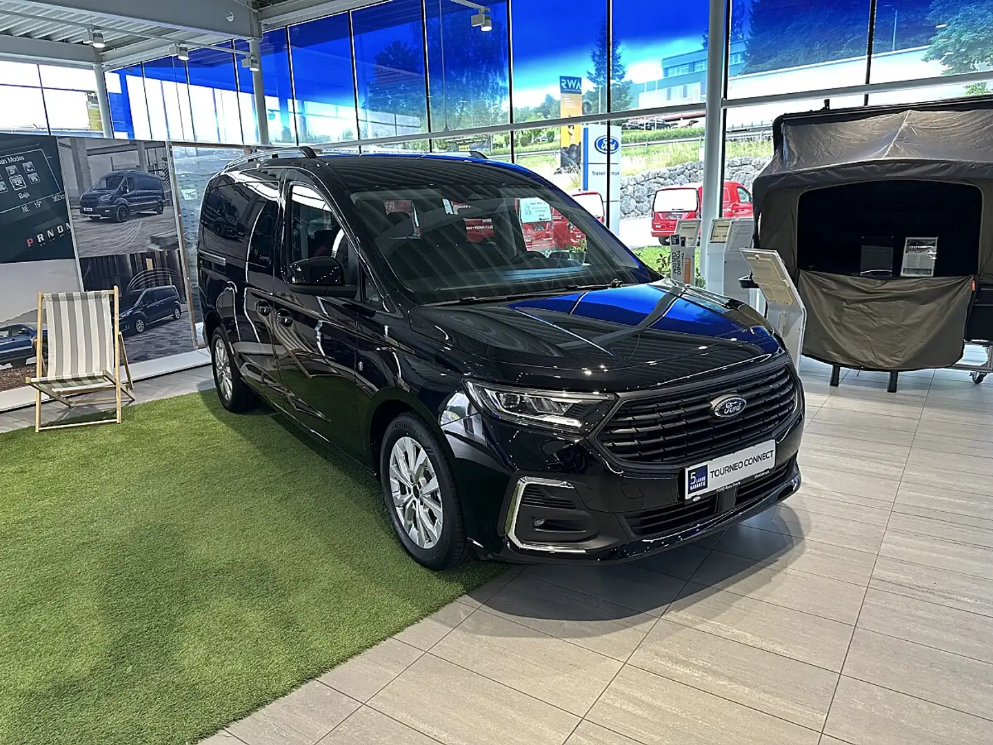Ford Grand Tourneo Connect 2,0 EcoBlue L2 Titanium Aut. Schwarz - 1