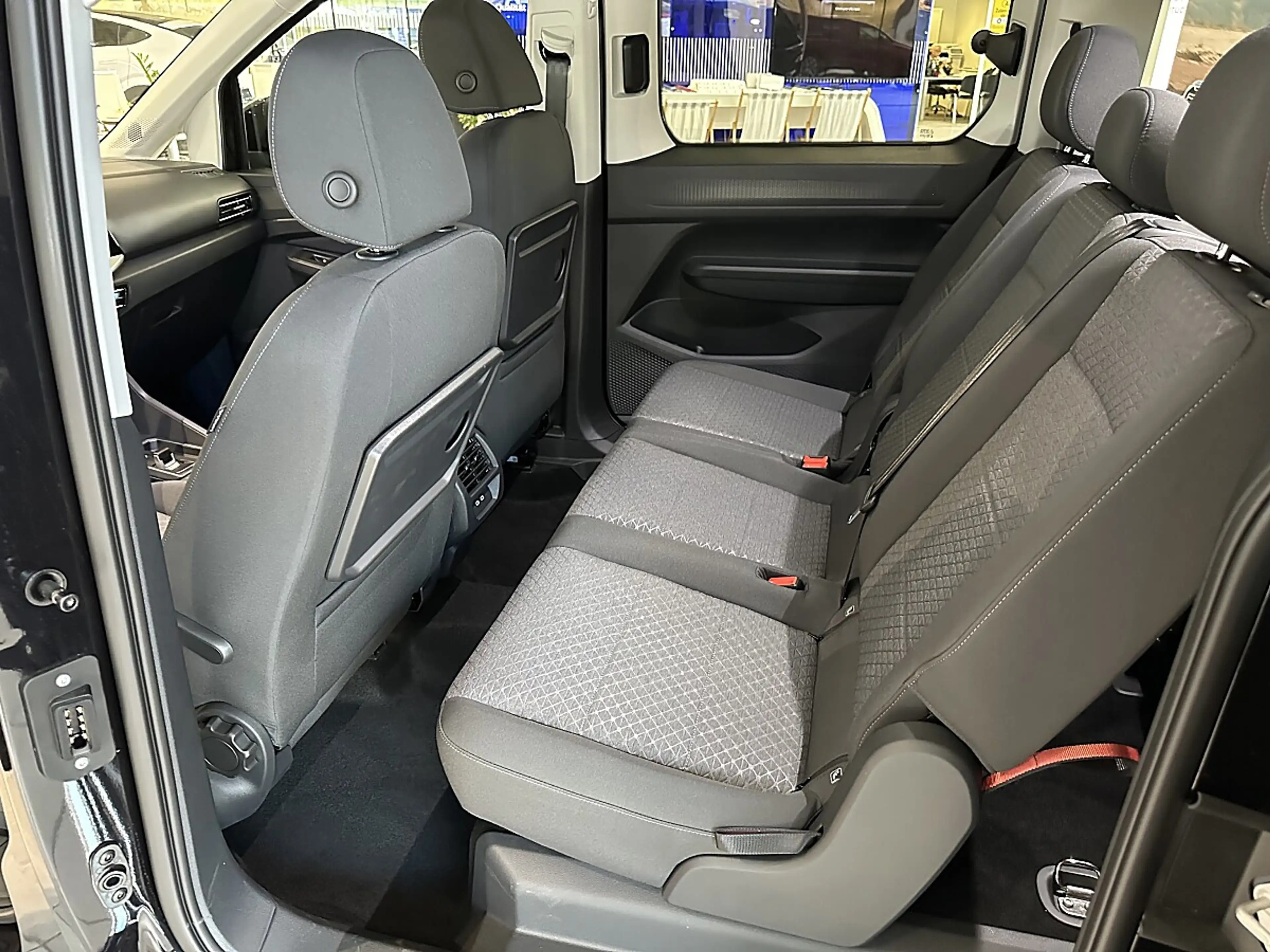 Ford Grand Tourneo Connect 2,0 EcoBlue L2 Titanium Aut. — photo 4