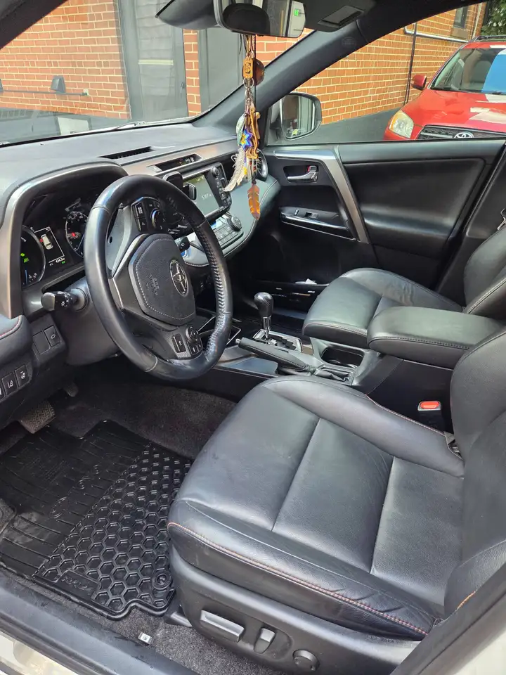 Toyota RAV 4 снимка Toyota RAV 4