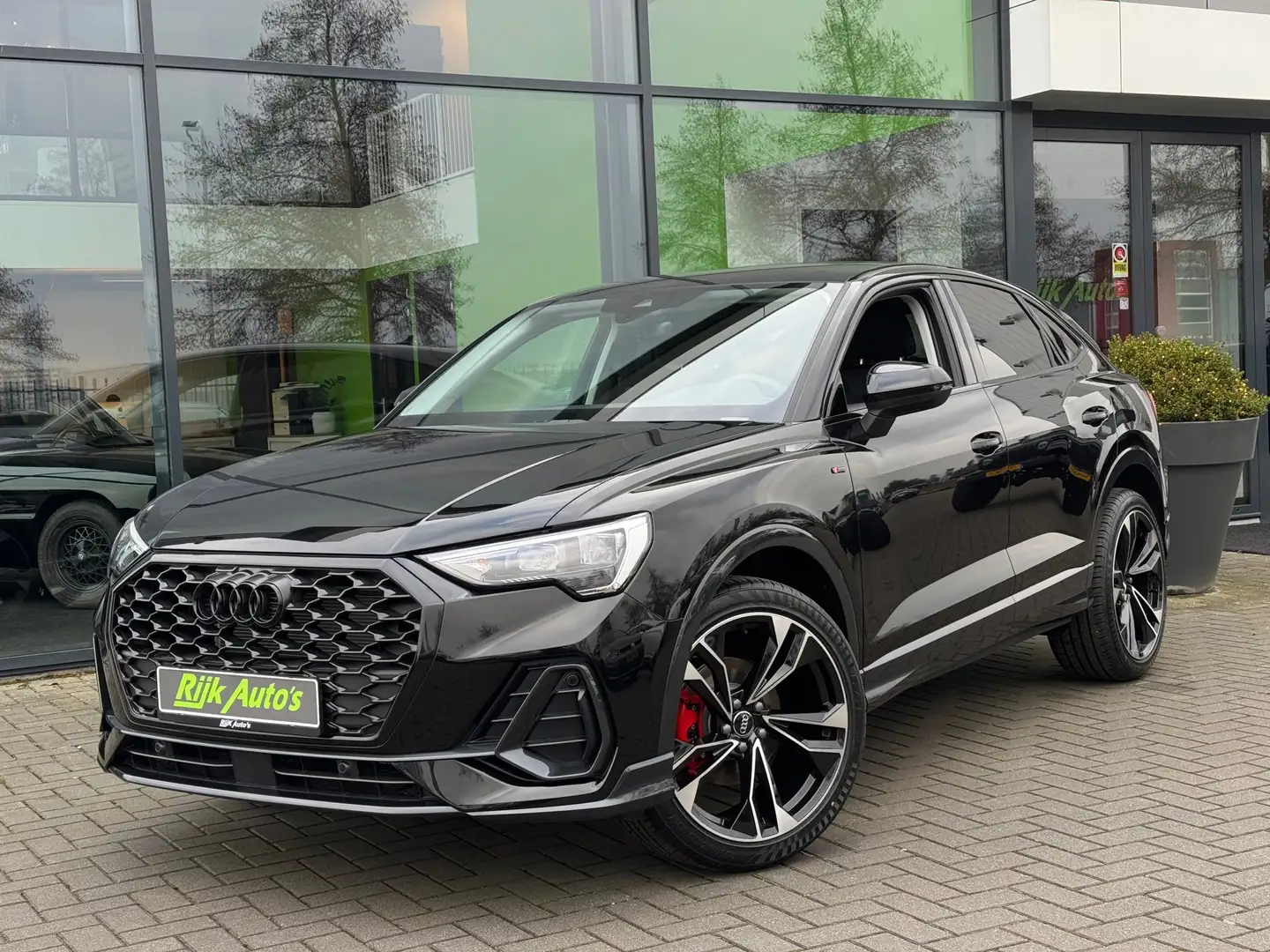 Audi Q3 Sportback 35 TFSI Advanced Edition EXPORT PRIJS EX Black - 2