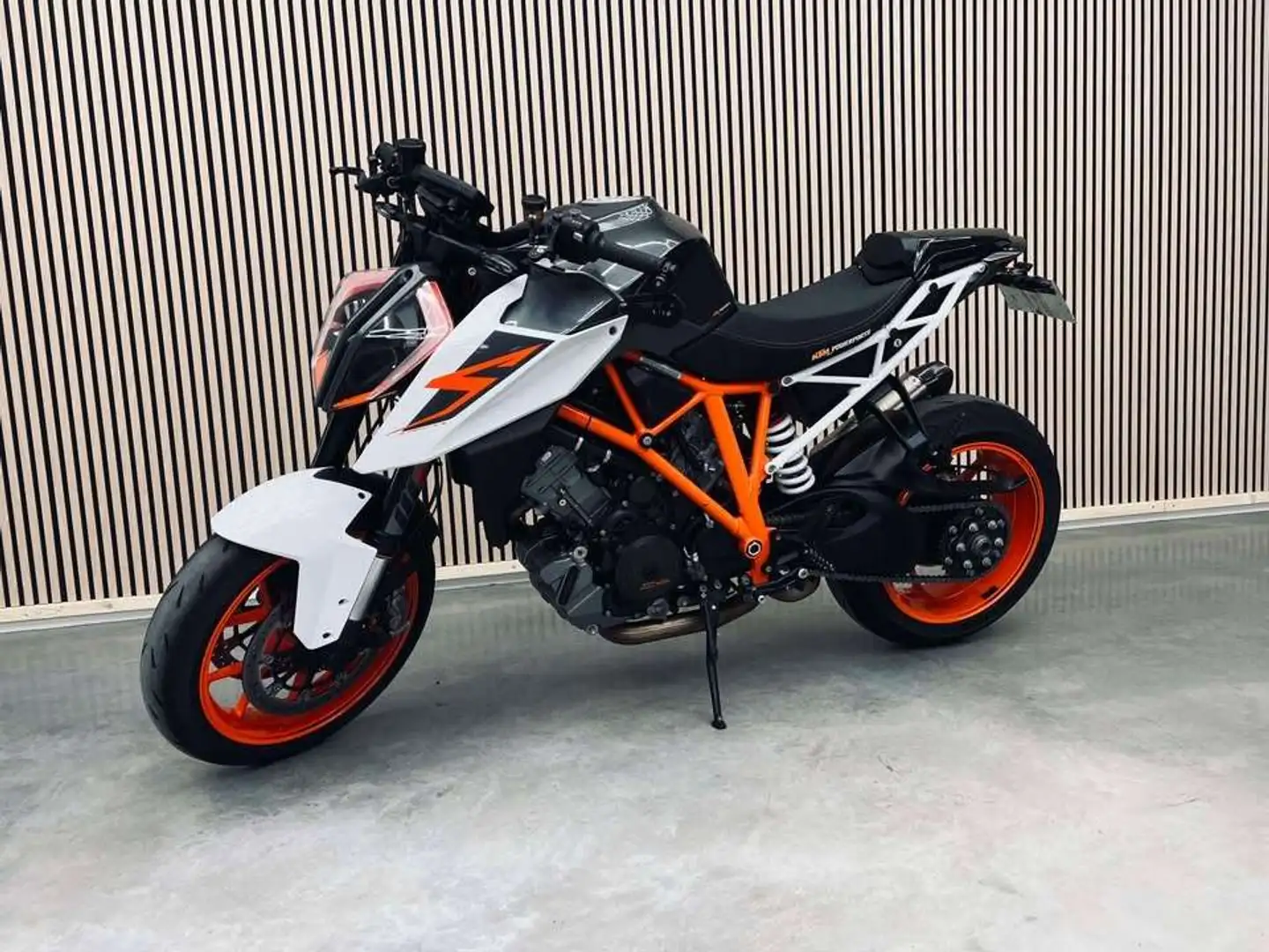 KTM 1290 Super Duke R Orange - 2