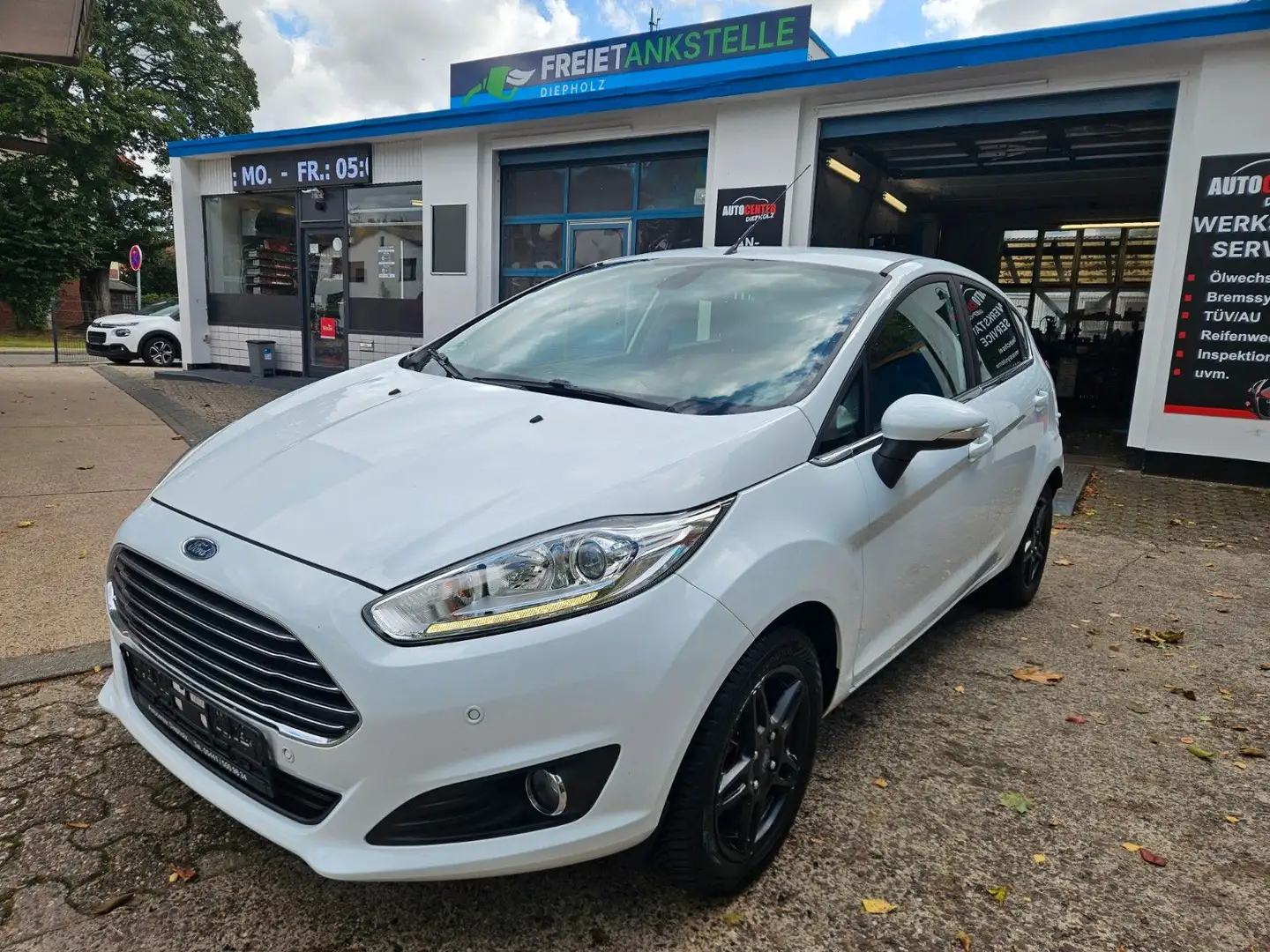 Ford Fiesta Titanium/ / Anhängerkupplung abnehmbar Weiß - 1