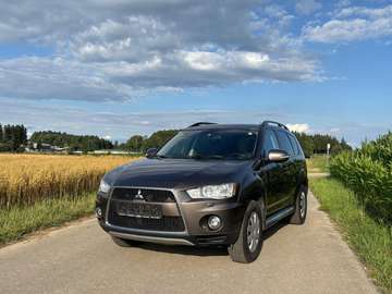Outlander 2,2 DI-D SST Austria Edition