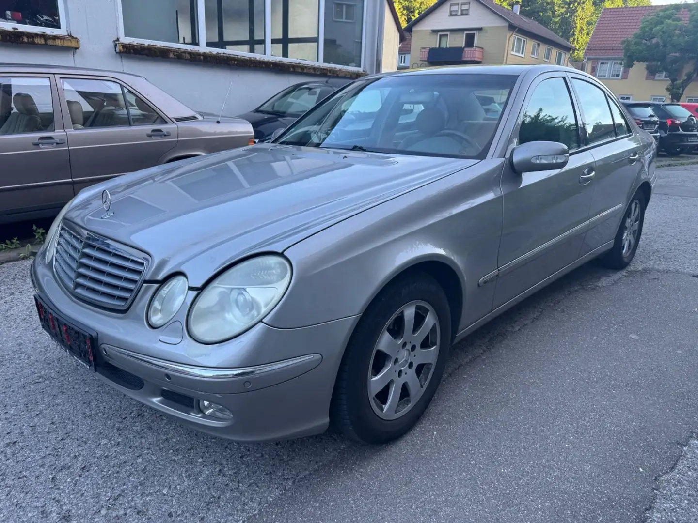 Mercedes-Benz E 220 *Klima*Alu*Xenon*Automatik*Tüv04/26* Silber - 1