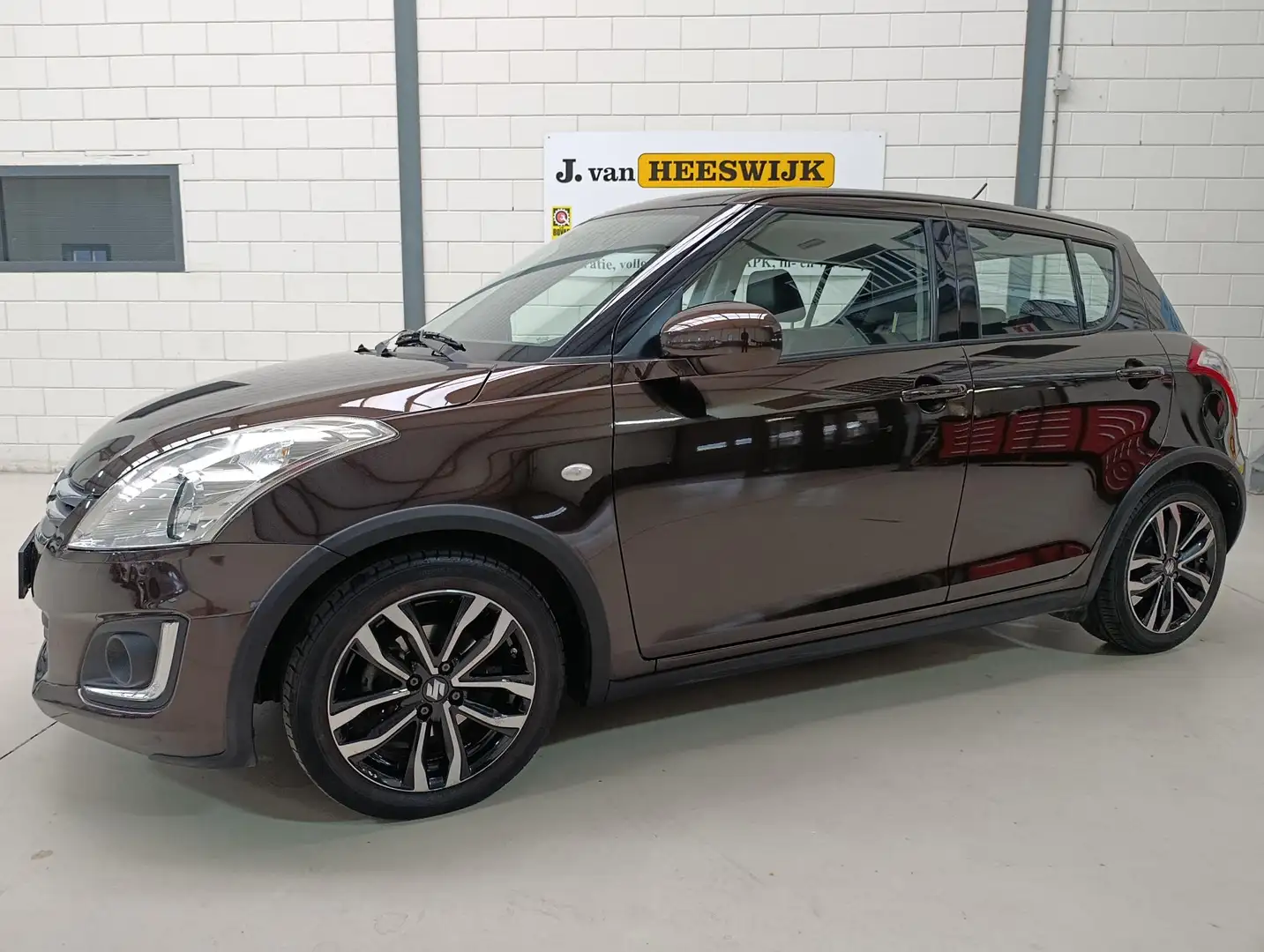 Suzuki Swift 1.2 Style EASSS DEALER ONDERHOUDEN Bruin - 1