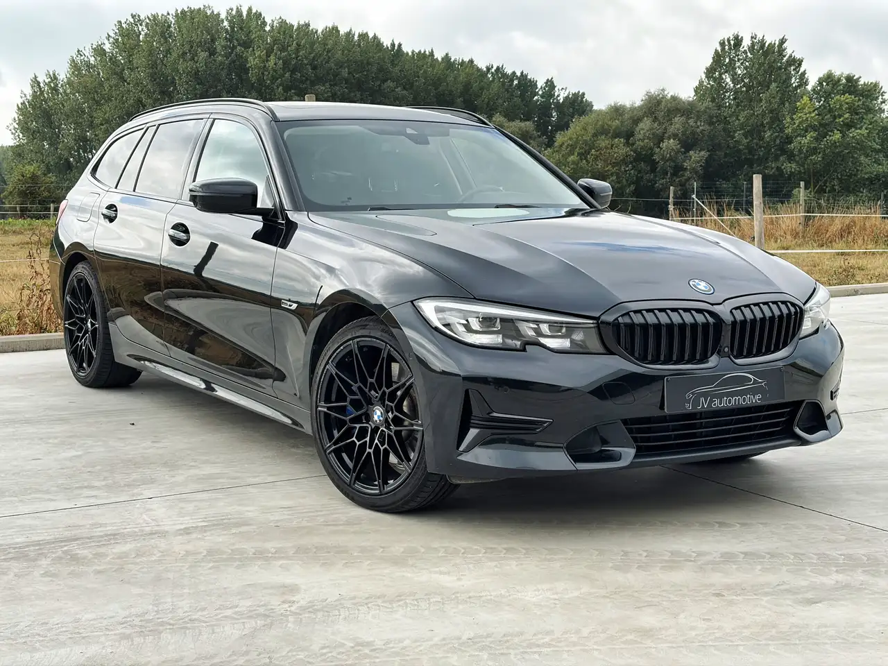 BMW 330 Touring 330eA PHEV * PANO * 360° CAMERA * HUD * LEDER *