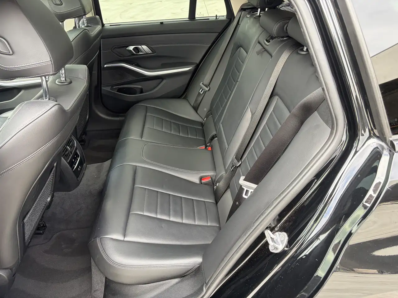 BMW 330 Touring 330eA PHEV * PANO * 360° CAMERA * HUD * LEDER *, миниатюра 27