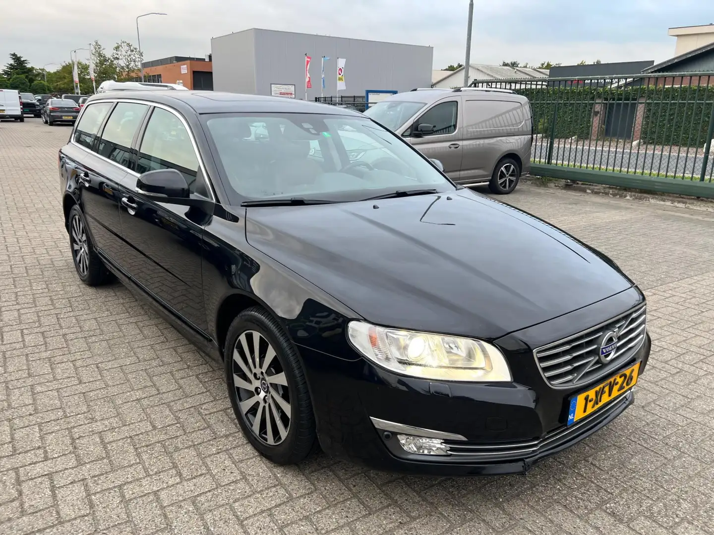 Volvo V70 2.0 D4 Nordic+ nieuwe Apk Noir - 2