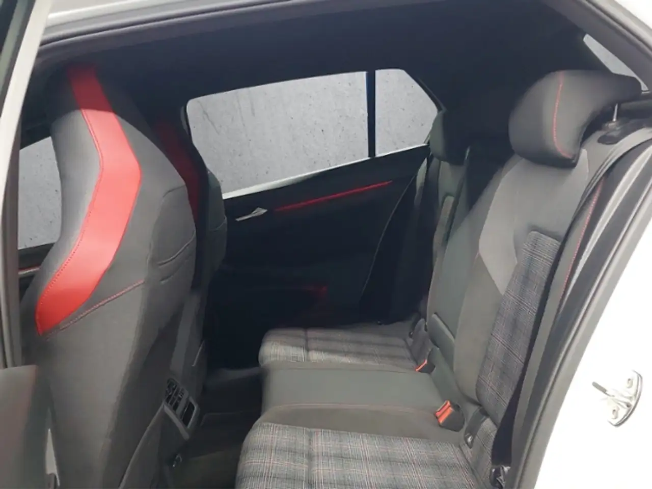 Volkswagen Golf VIII GTI 2.0 TSI MATRIX-LED+NAV+RFK+APP+ACC 9