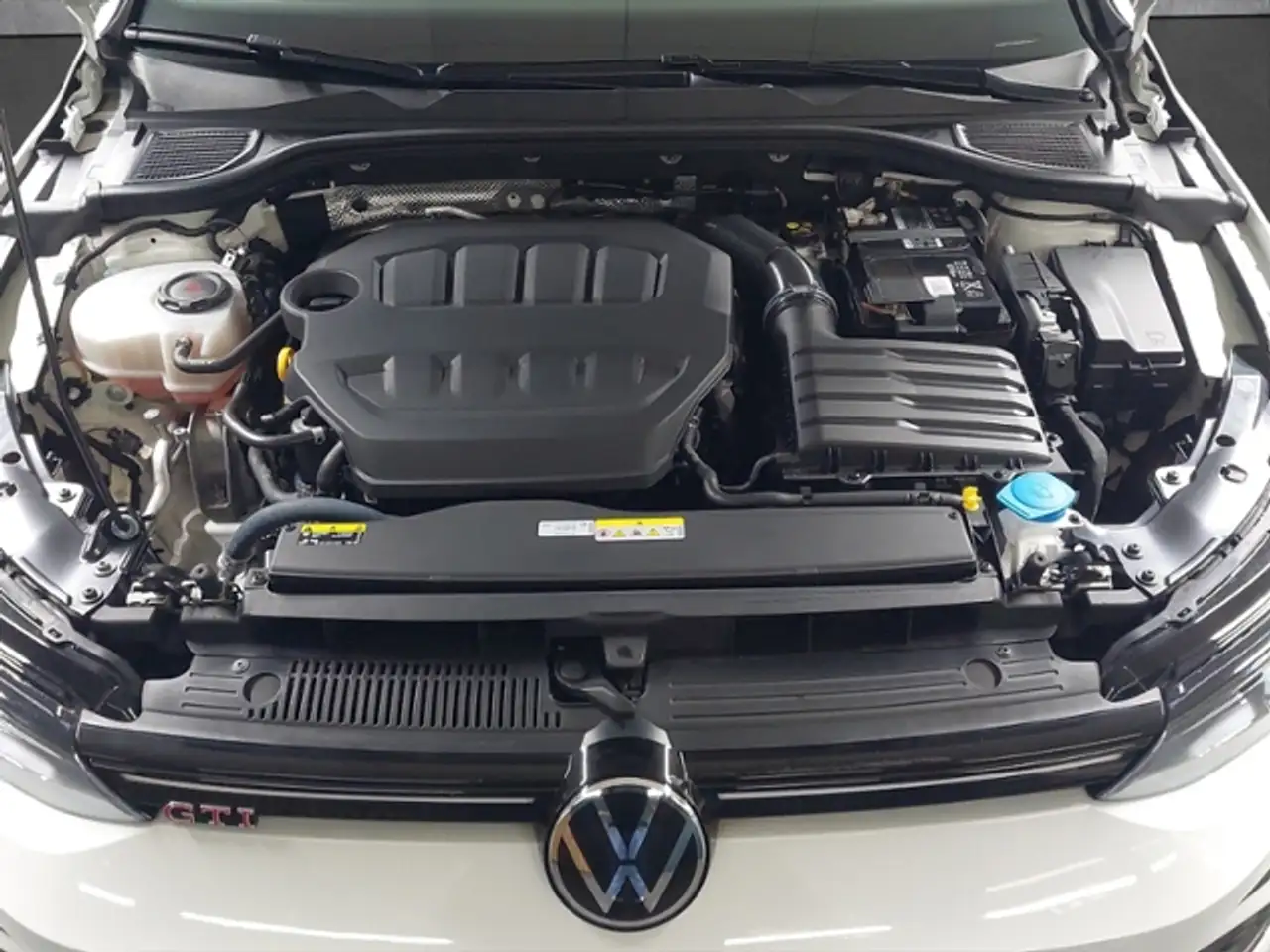 Volkswagen Golf VIII GTI 2.0 TSI MATRIX-LED+NAV+RFK+APP+ACC 17