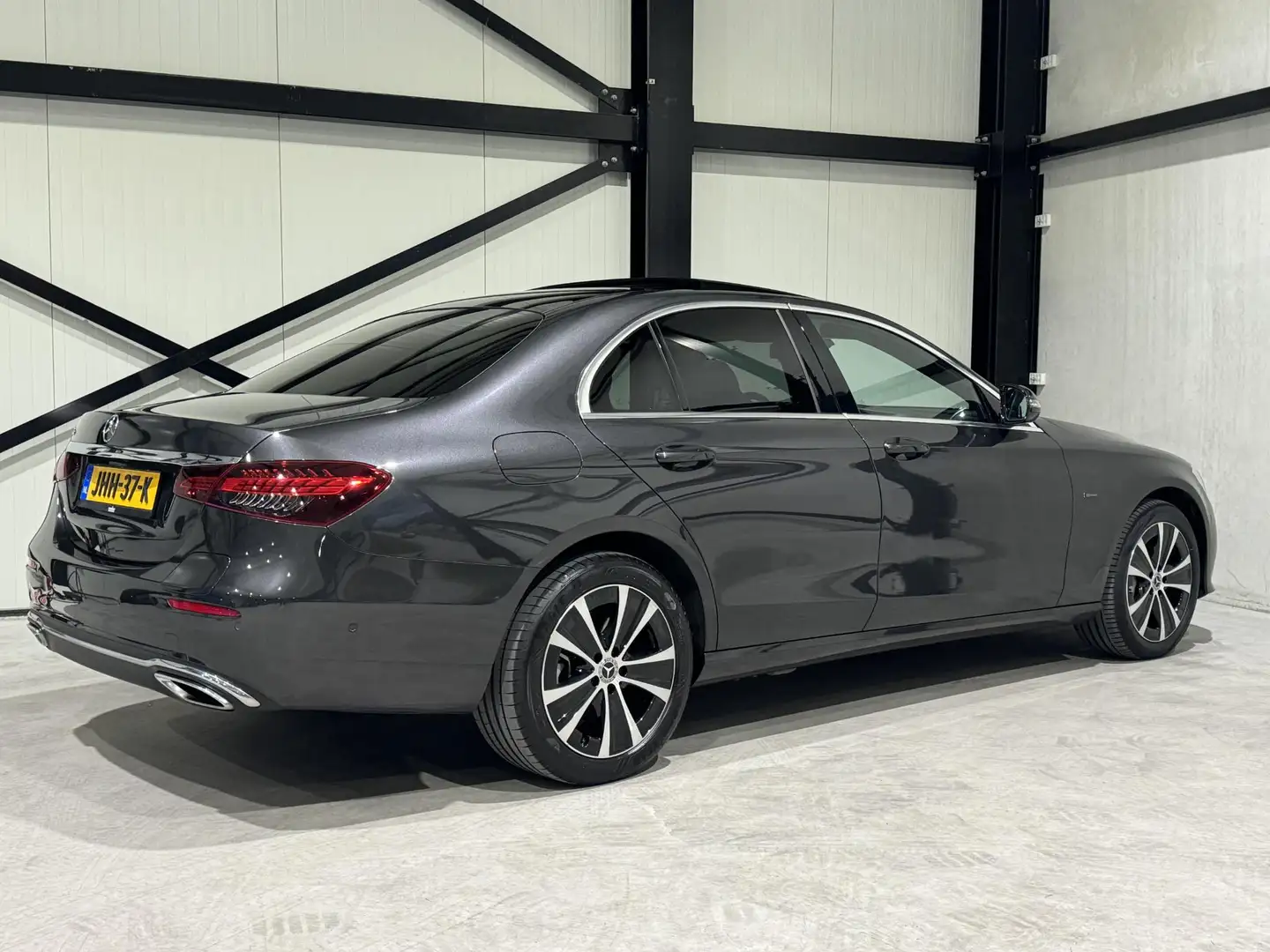 Mercedes-Benz E 300 e Business Solution Aut. | panorama | sfeer verlic Grigio - 2