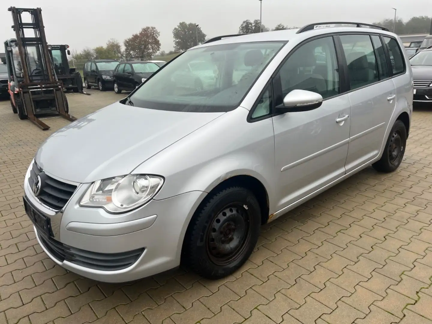 Volkswagen Touran Trendl. 1.4,AHK,7-Sitz,KEIN TÜV,EURO5, Silber - 2