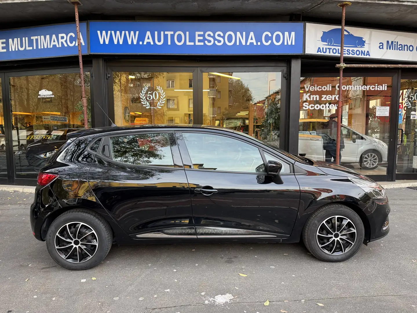 Renault Clio Clio IV 0.9 tce Moschino Life 75cv Noir - 1