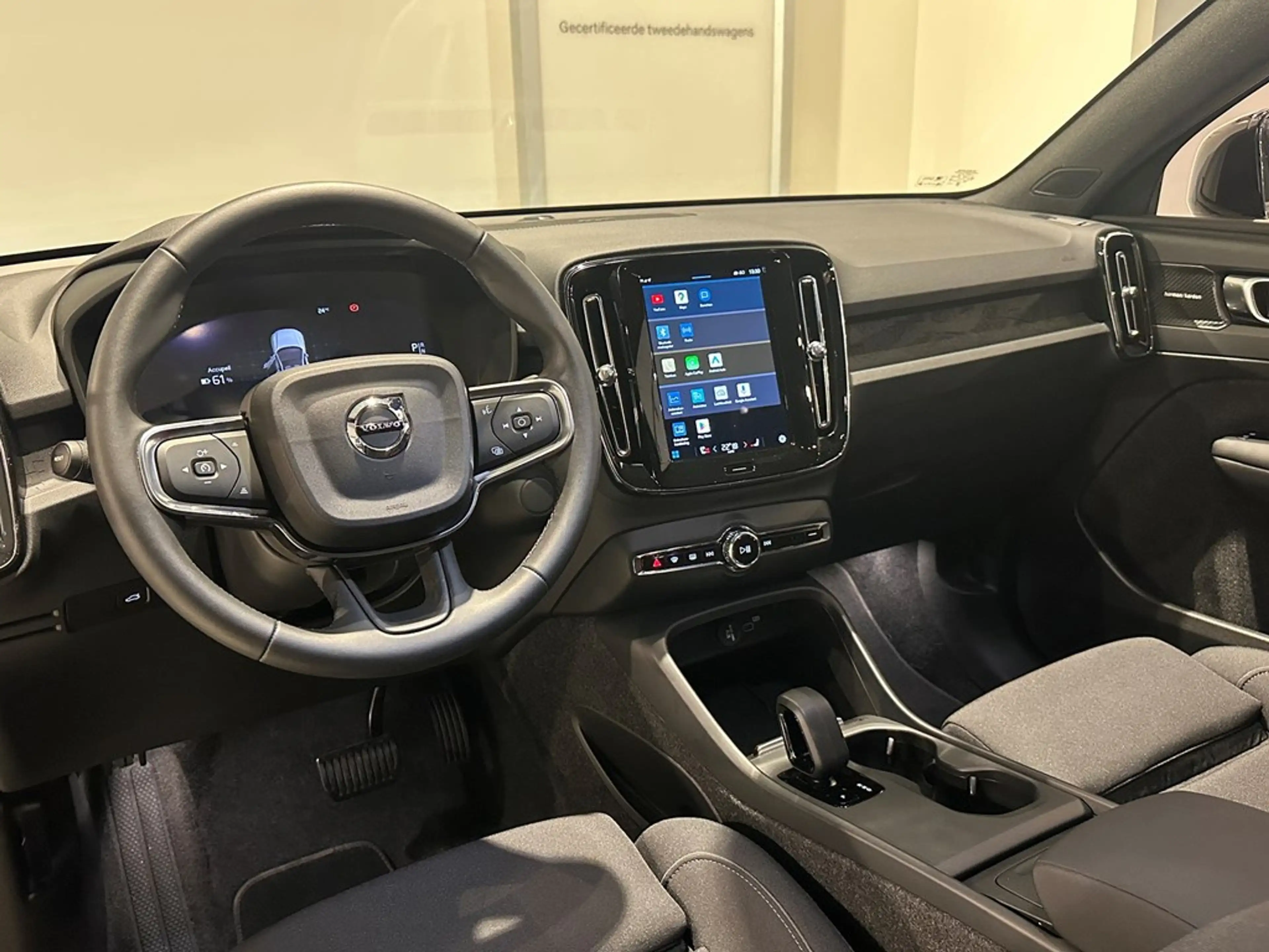 Volvo EC40 Recharge Black Edition Extended Range — photo 4