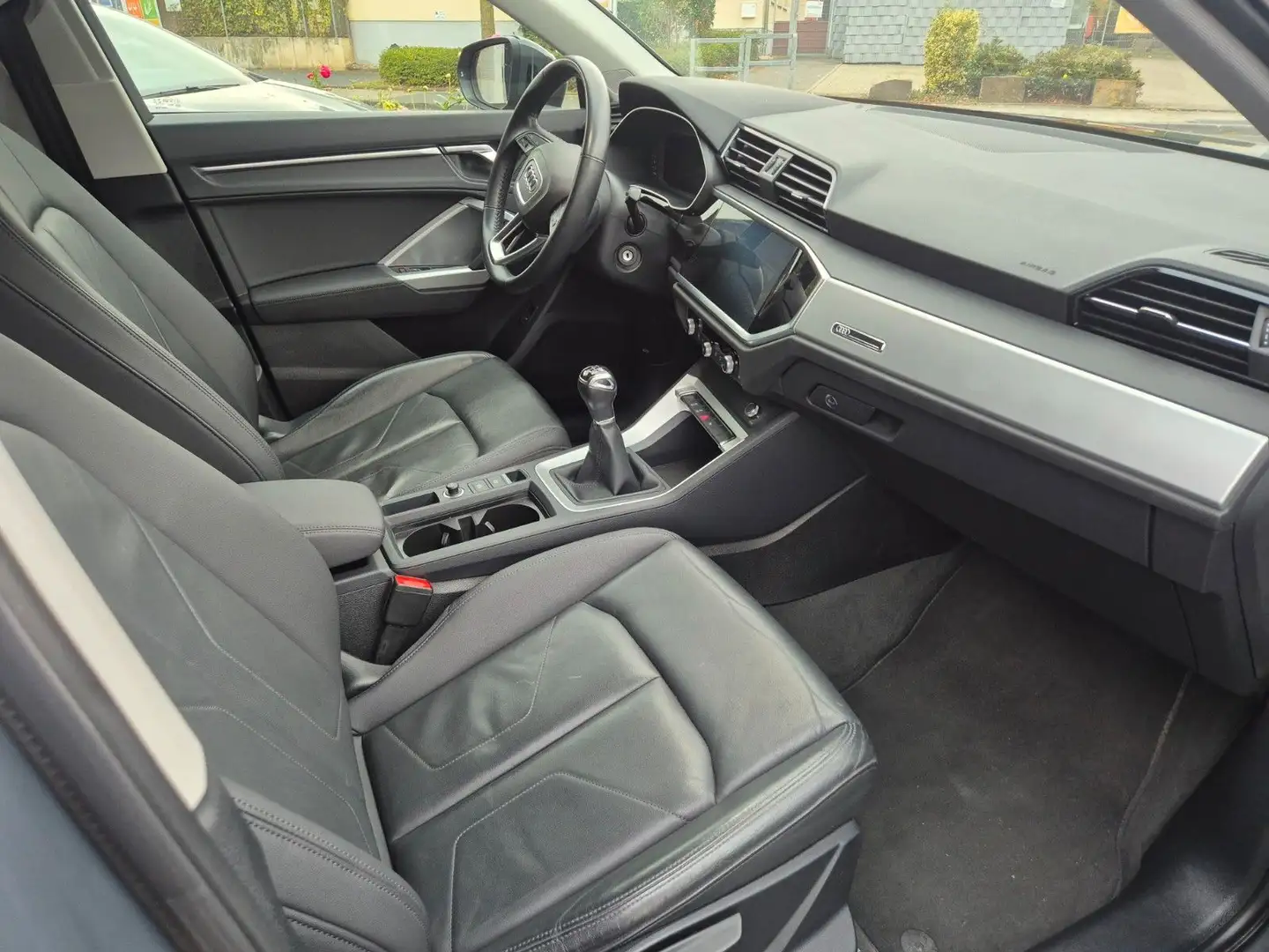 Audi Q3 35 TFSI adv. Leder Virtual Cockpit Navi Shzg - 2