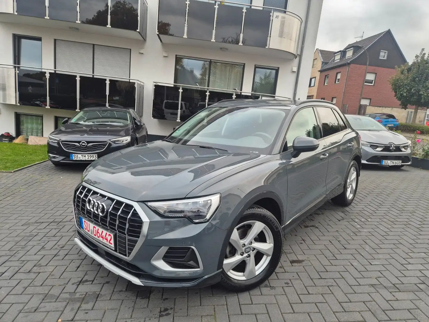 Audi Q3 35 TFSI adv. Leder Virtual Cockpit Navi Shzg - 1