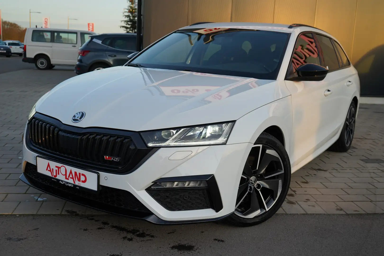 Skoda Octavia Combi 2.0 TDI RS 4x4 DSG LED Navi DAB Weiß - 2