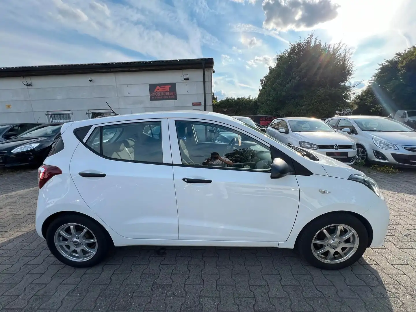 Hyundai i10 TÜV NEU, Klima, Garantie, 27TSDKM! Wit - 2