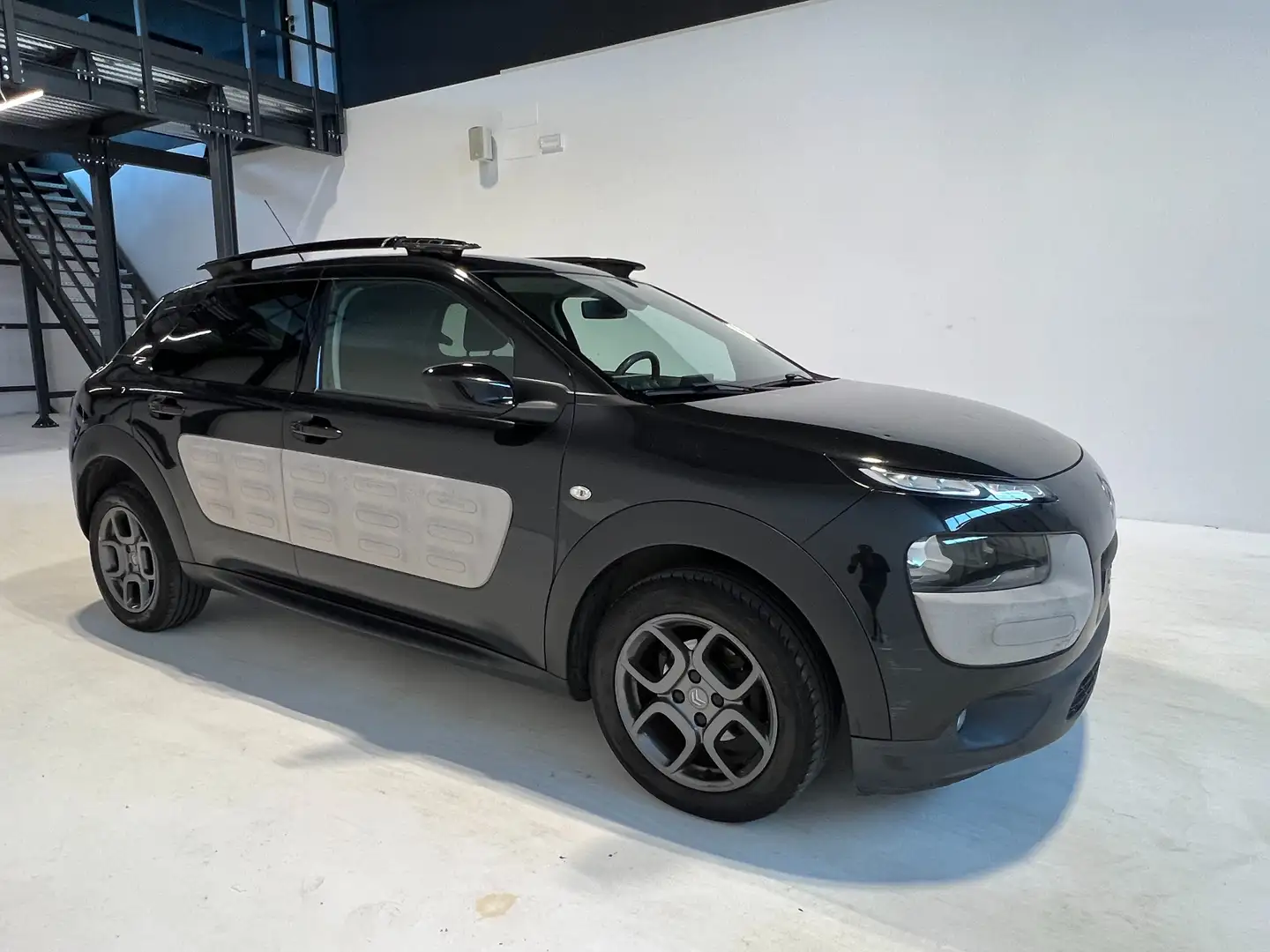 Citroen C4 C4 Cactus 1.6 bluehdi Shine Noir - 1