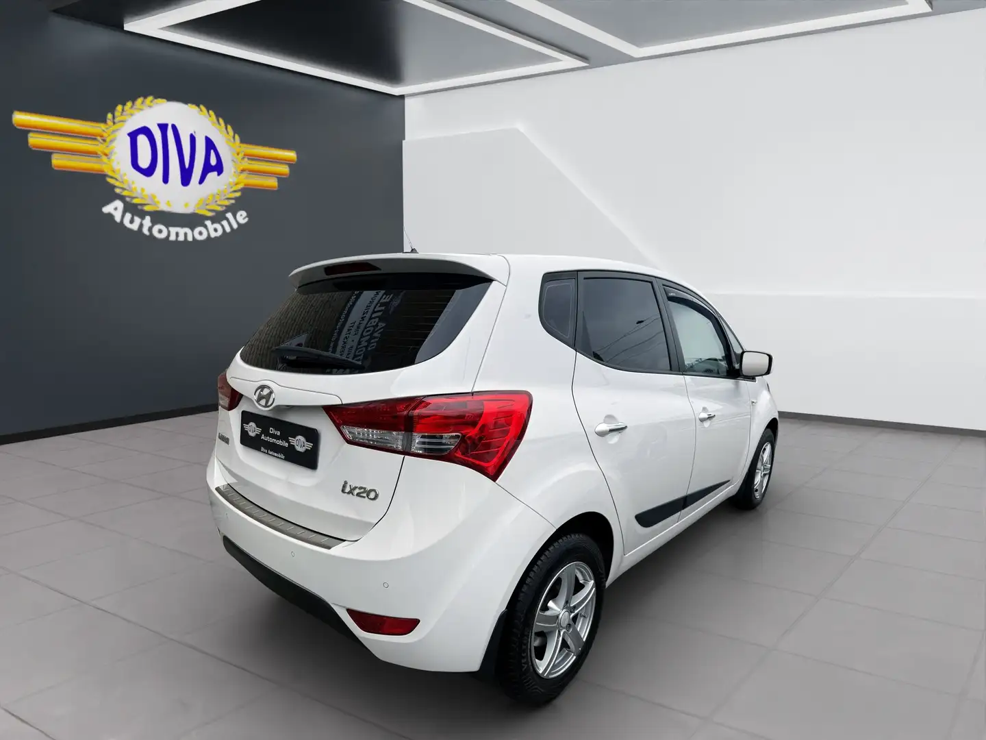 Hyundai iX20 1.6 FIFA world Cup Edition Automatik Weiß - 2