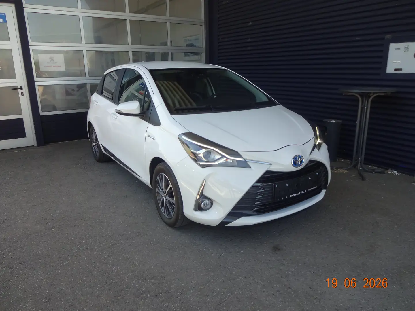 Toyota Yaris Yaris 1,5 VVT-i Hybrid Active Active Weiß - 1