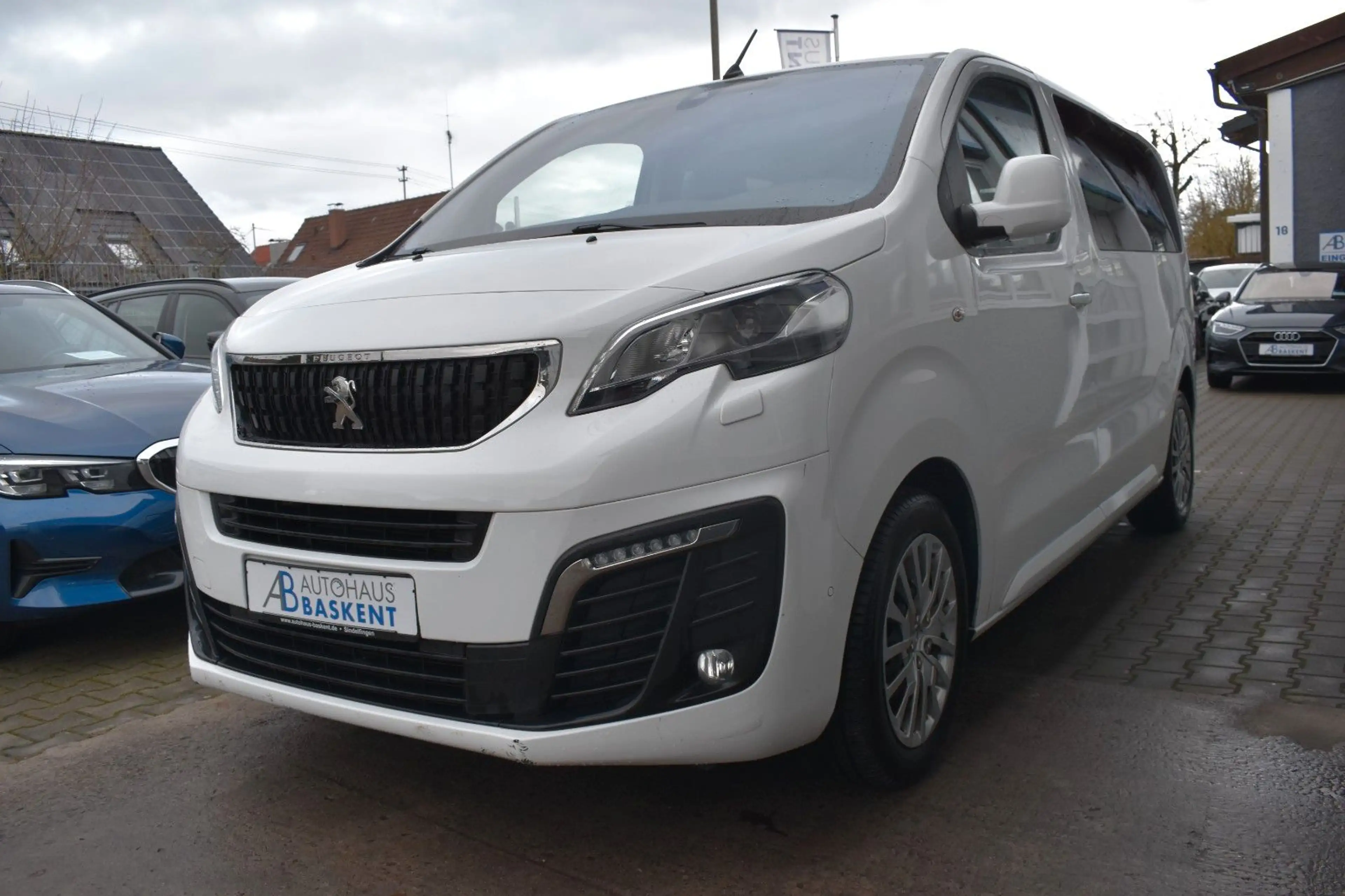 Peugeot Traveller Business L2*9-SITZER*AHK*SHZ*KAMERA*