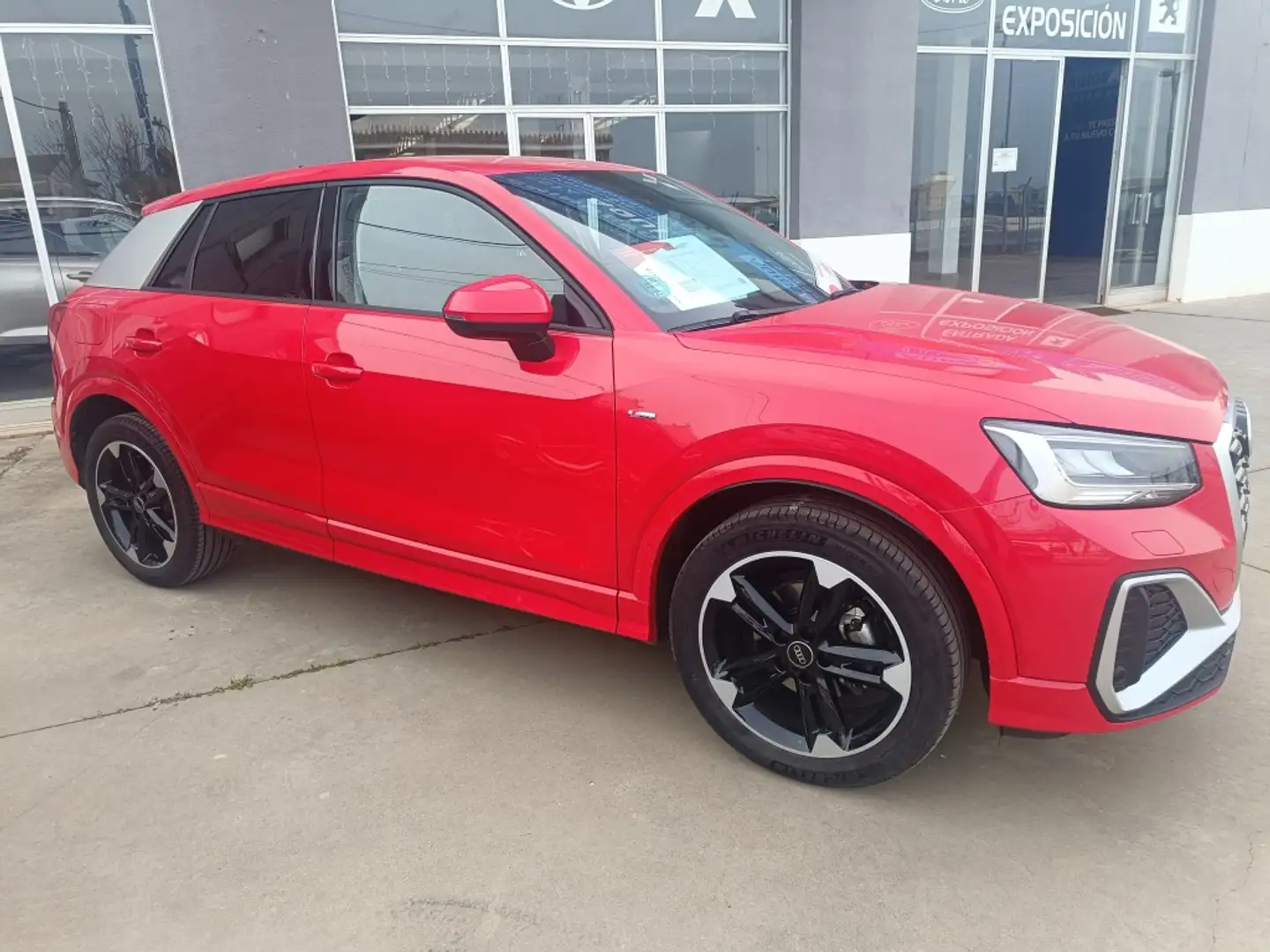 Audi Q2 30 TFSI S line 81kW Rojo - 2