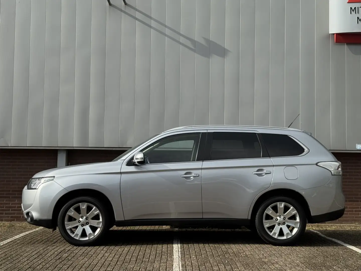 Mitsubishi Outlander Automaat 2.0 Business Edition 7p Grijs - 2