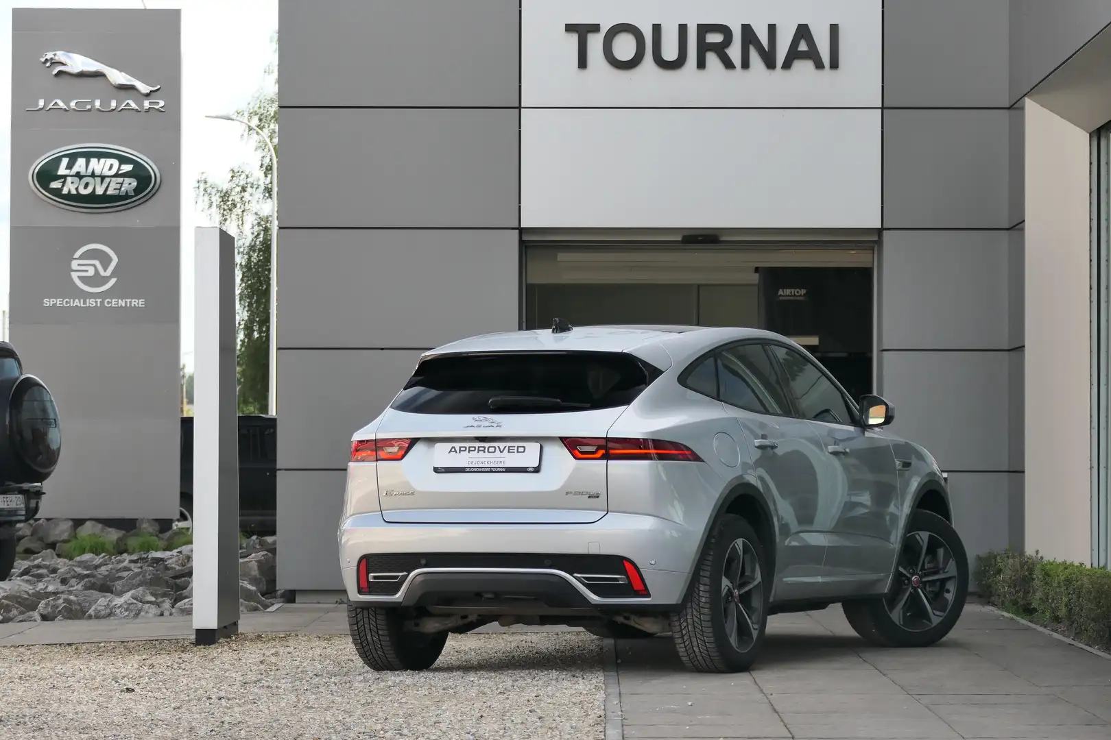 Jaguar E-Pace P300e R-Dynamic SE AWD Auto. 2 Zilver - 2