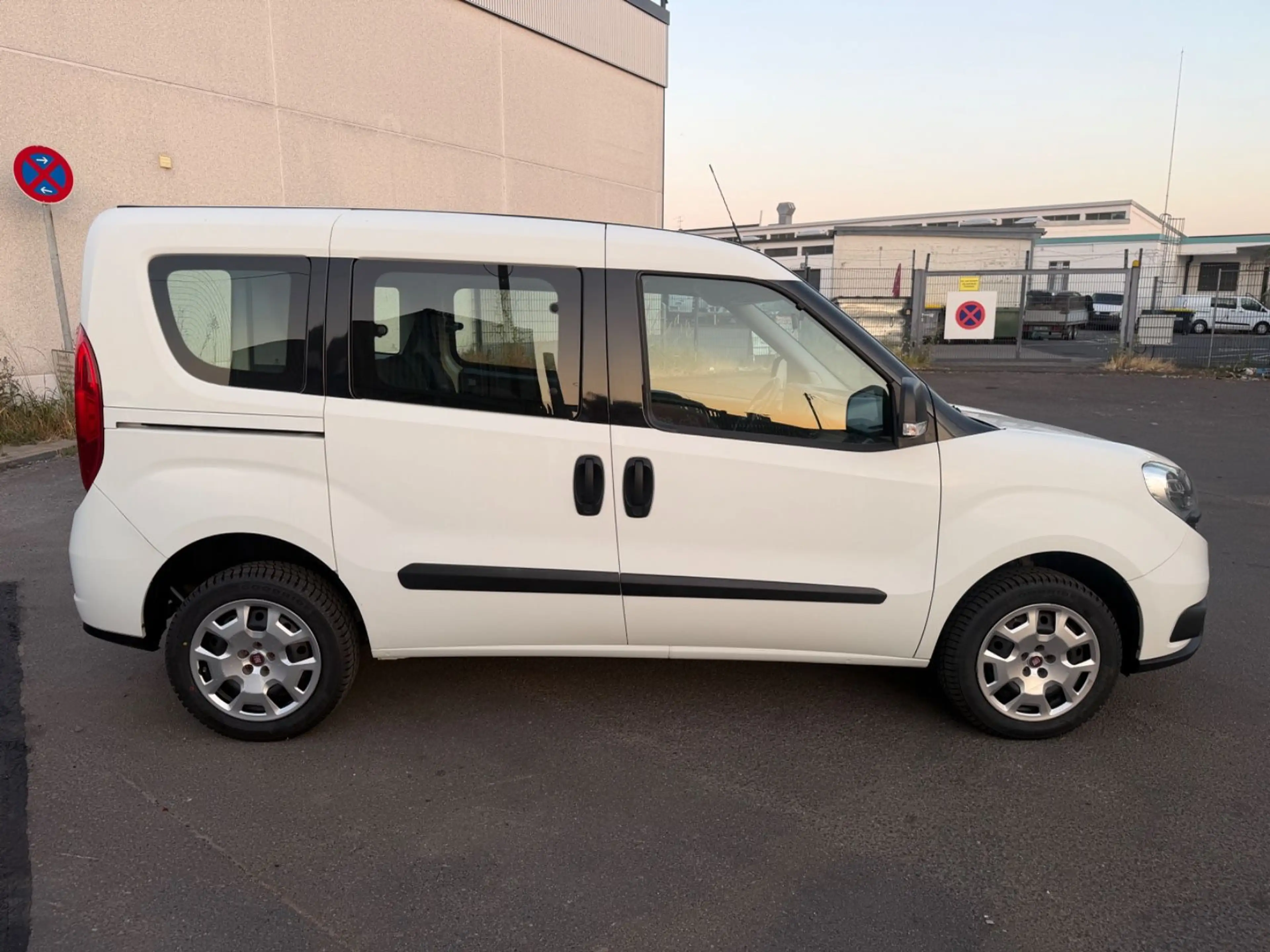 Fiat Doblo Doblò Lounge KLIMA/TÜV/1-Hand — photo 8