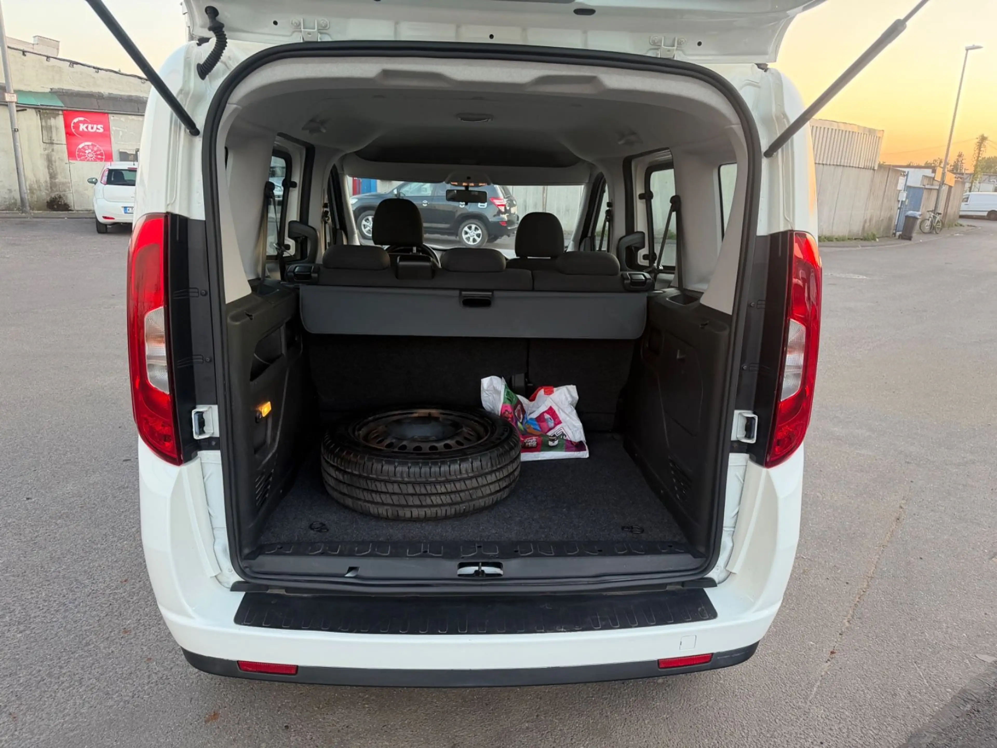 Fiat Doblo Doblò Lounge KLIMA/TÜV/1-Hand — photo 11