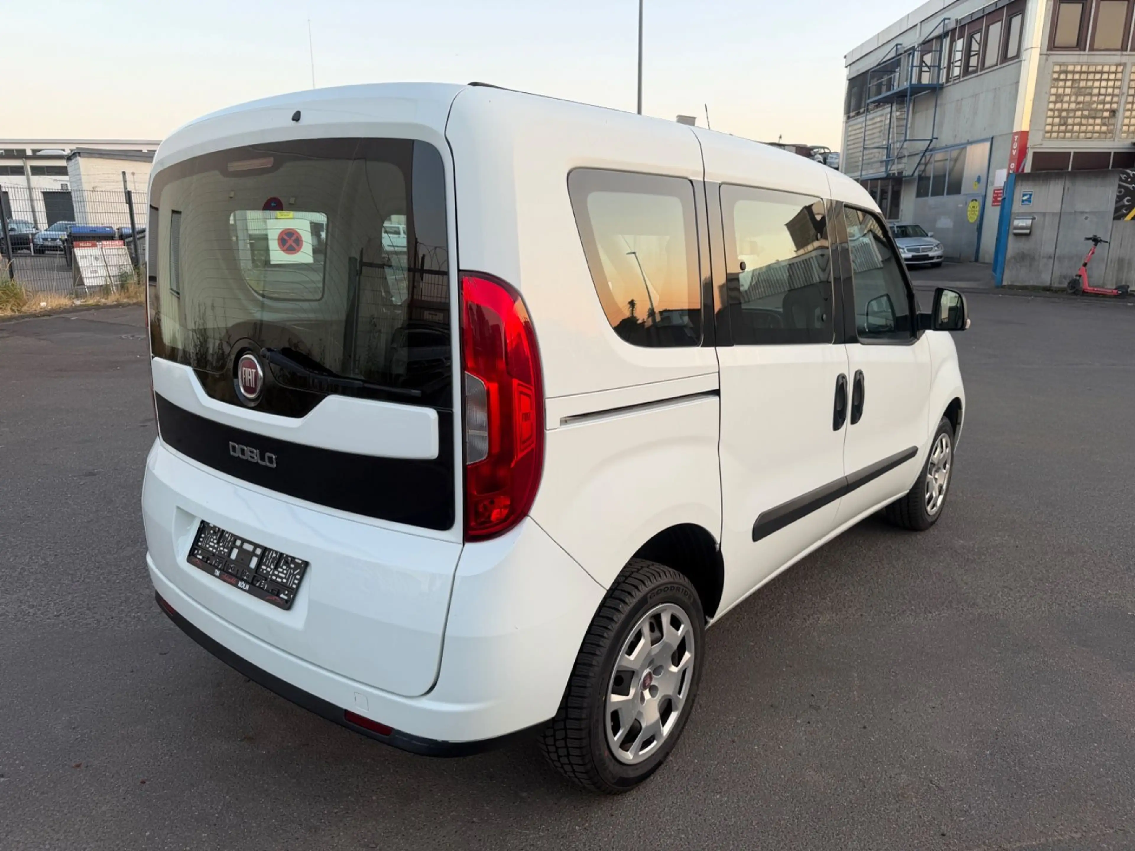 Fiat Doblo Doblò Lounge KLIMA/TÜV/1-Hand — photo 7
