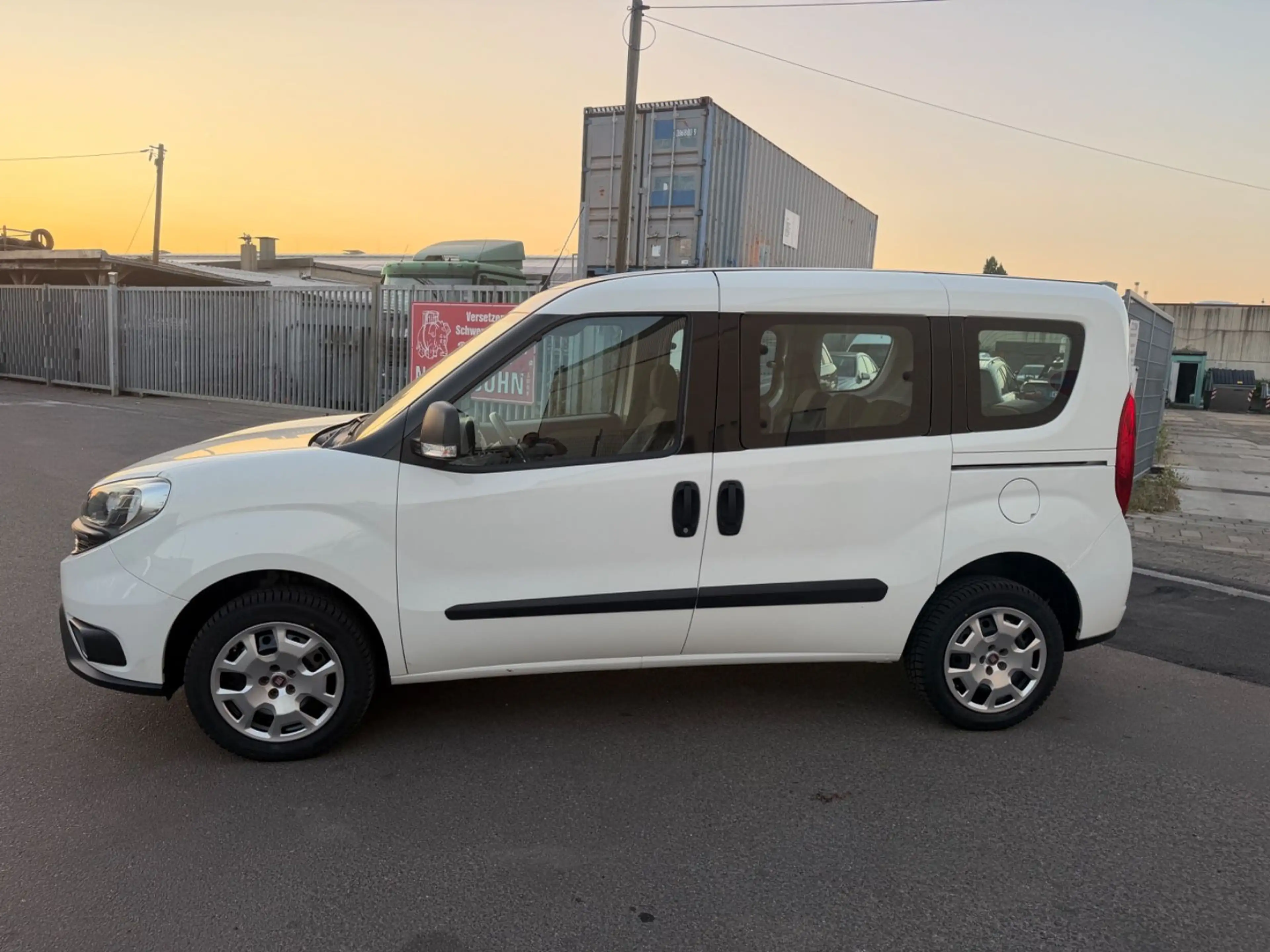 Fiat Doblo Doblò Lounge KLIMA/TÜV/1-Hand — photo 4