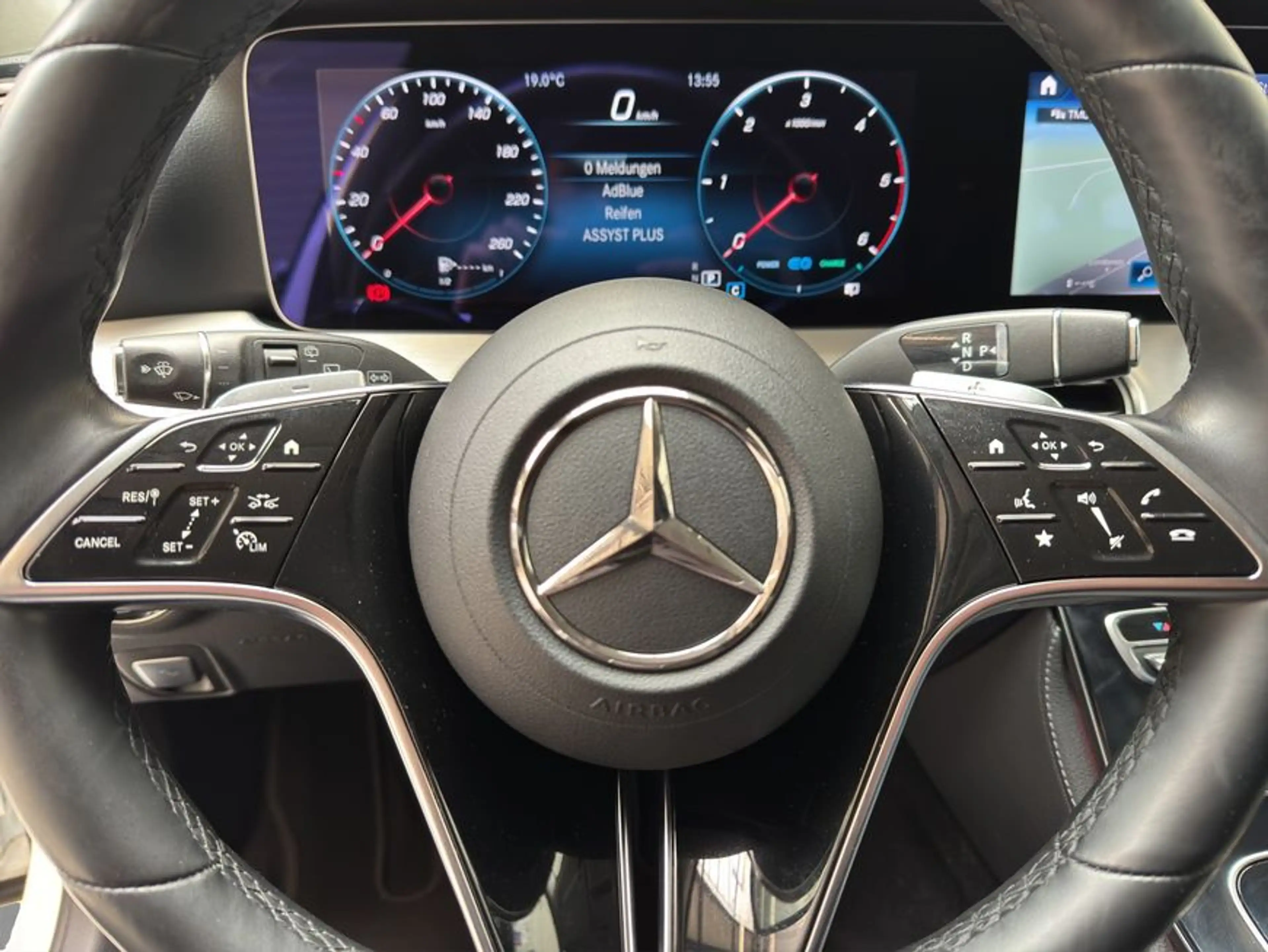 Mercedes-Benz E 300 E-Klasse — photo 11