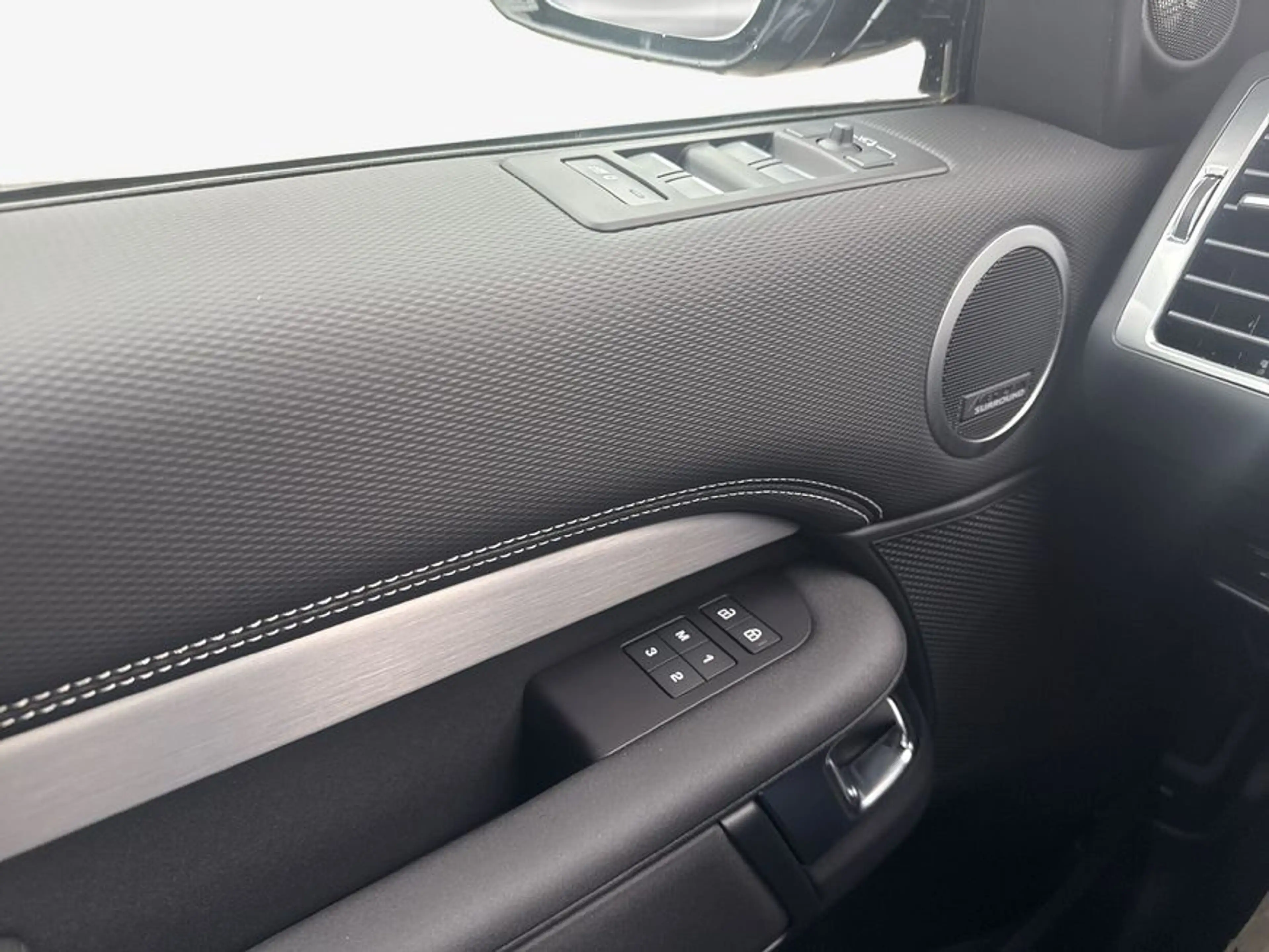 Land Rover Discovery D350 Dynamic HSE — photo 13