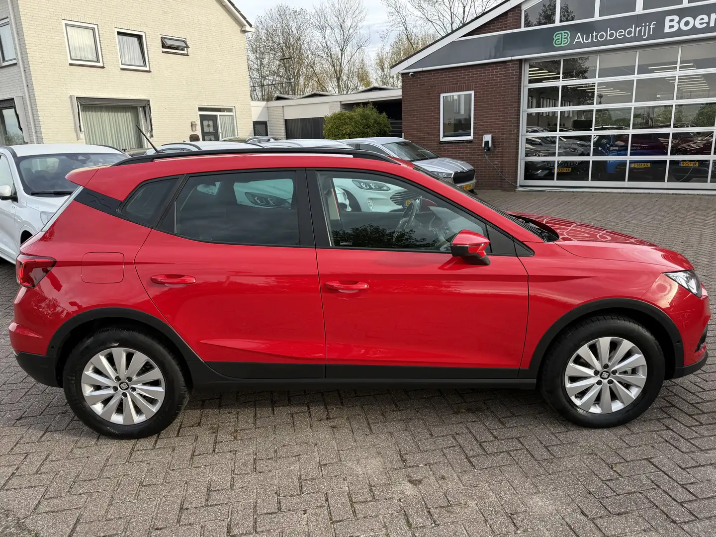 SEAT Arona 1.0 TSI Style Business Intense Trekhaak, Camera, N Rood - 2