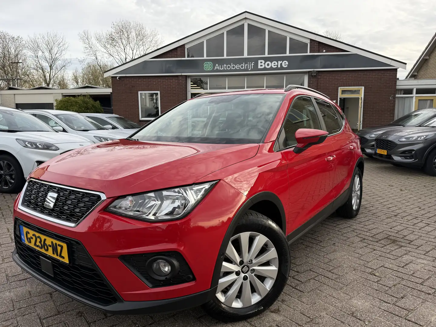SEAT Arona 1.0 TSI Style Business Intense Trekhaak, Camera, N Rood - 1