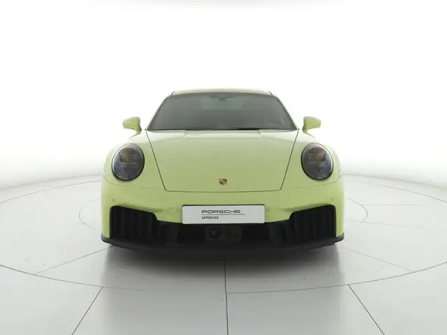 Porsche 911 view 3