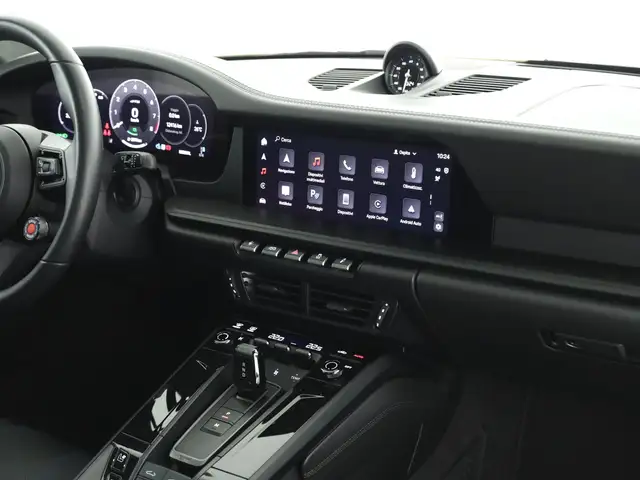 Porsche 911 view 8