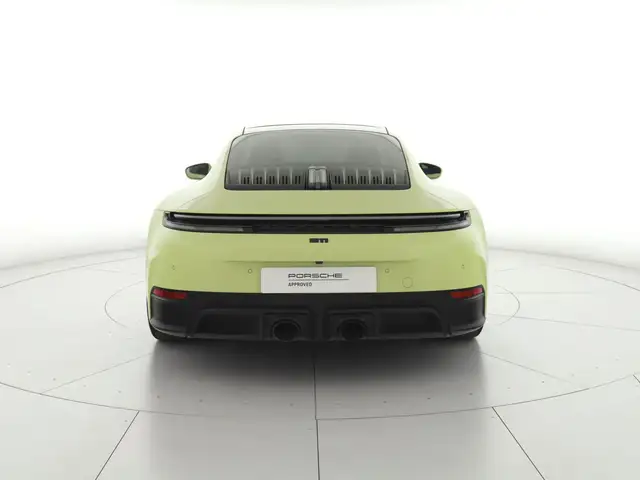 Porsche 911 view 4