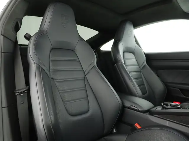 Porsche 911 view 9