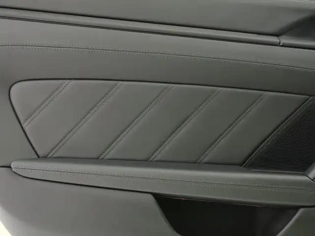 Porsche 911 view 13
